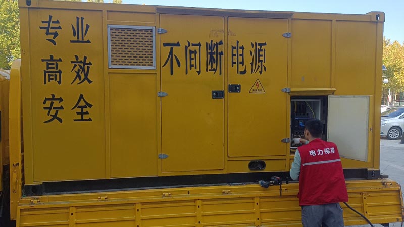 盘山柴油发电机组和UPS电源配合使用时，如何避免切换过程中的电力中断？