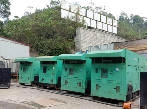 盘山先进的应急发电机系统中智能监测和控制系统如何确保电压稳定？